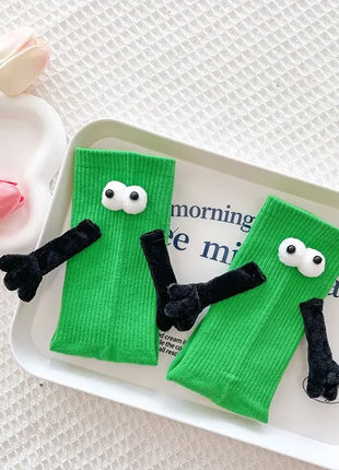 Magnetic Holding Hands Couple Socks – Funny Novelty Gift for Couples & Friends UK
