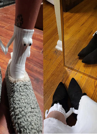 Magnetic Holding Hands Couple Socks – Funny Novelty Gift for Couples & Friends UK