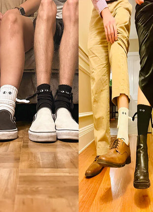 Magnetic Holding Hands Couple Socks – Funny Novelty Gift for Couples & Friends UK