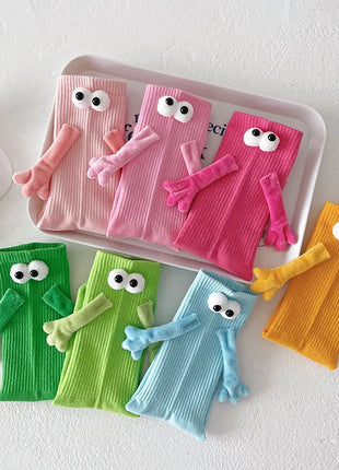 Magnetic Holding Hands Couple Socks – Funny Novelty Gift for Couples & Friends UK