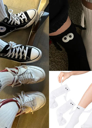 Magnetic Holding Hands Couple Socks – Funny Novelty Gift for Couples & Friends UK