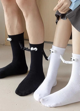Magnetic Holding Hands Couple Socks – Funny Novelty Gift for Couples & Friends UK