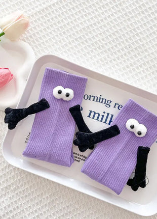 Magnetic Holding Hands Couple Socks – Funny Novelty Gift for Couples & Friends UK