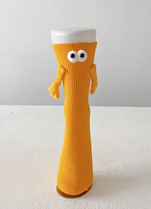 Magnetic Holding Hands Couple Socks – Funny Novelty Gift for Couples & Friends UK