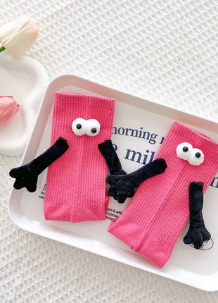 Magnetic Holding Hands Couple Socks – Funny Novelty Gift for Couples & Friends UK